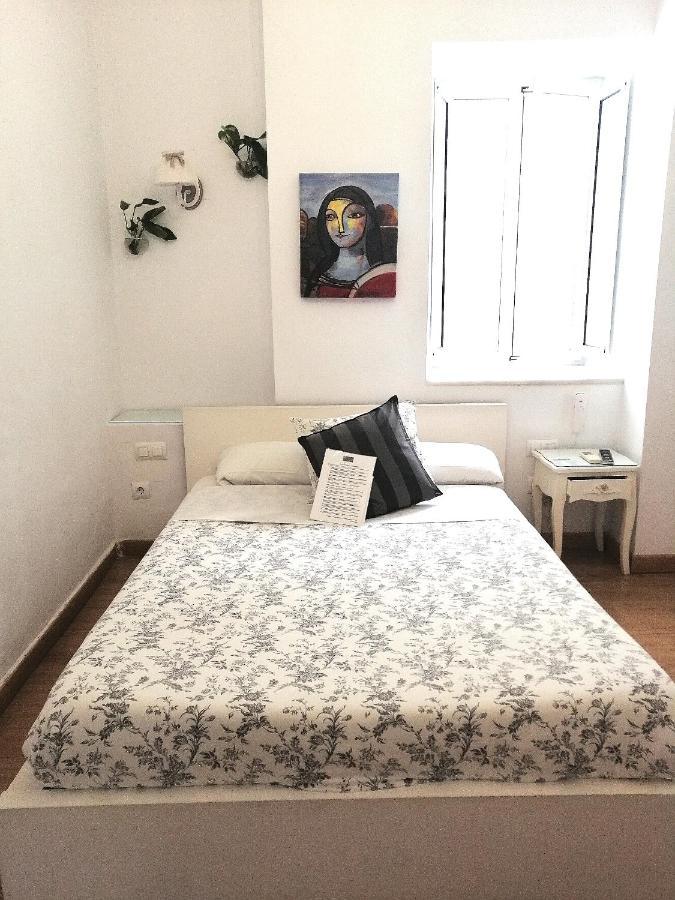 Un Patio Al Sur Seville